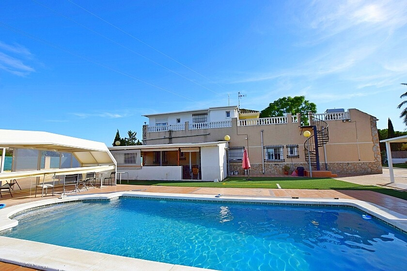For sale - 8 Bedroom 8 Bathroom House - Detached Villa in Rojales - Rojales Centro  - Alicante