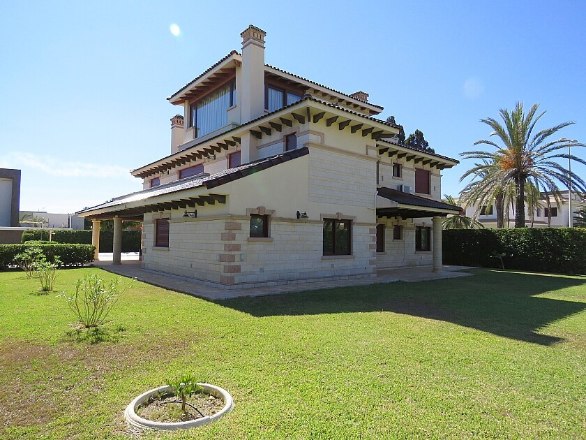For sale - 7 Bedroom 7 Bathroom House - Detached Villa in Orihuela - Cabo Roig  - Alicante
