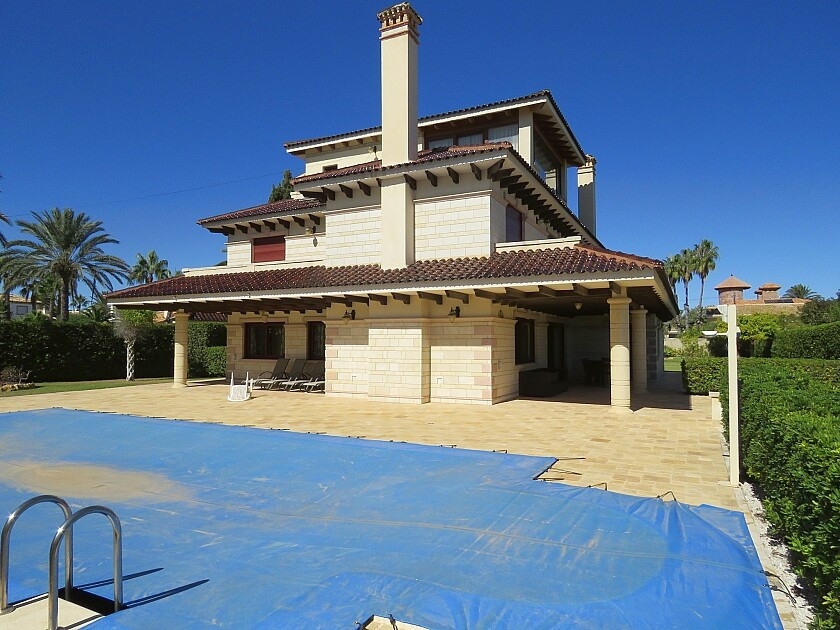 For sale - 7 Bedroom 7 Bathroom House - Detached Villa in Orihuela - Cabo Roig  - Alicante