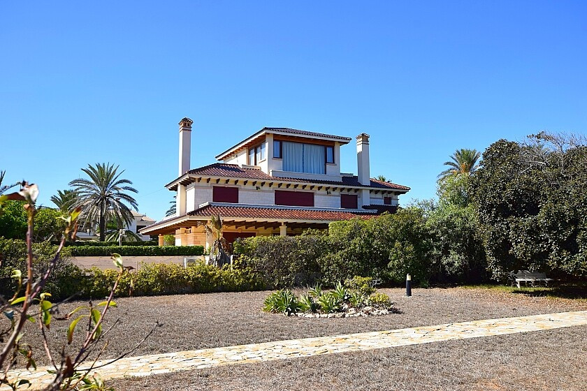 For sale - 7 Bedroom 7 Bathroom House - Detached Villa in Orihuela - Cabo Roig  - Alicante
