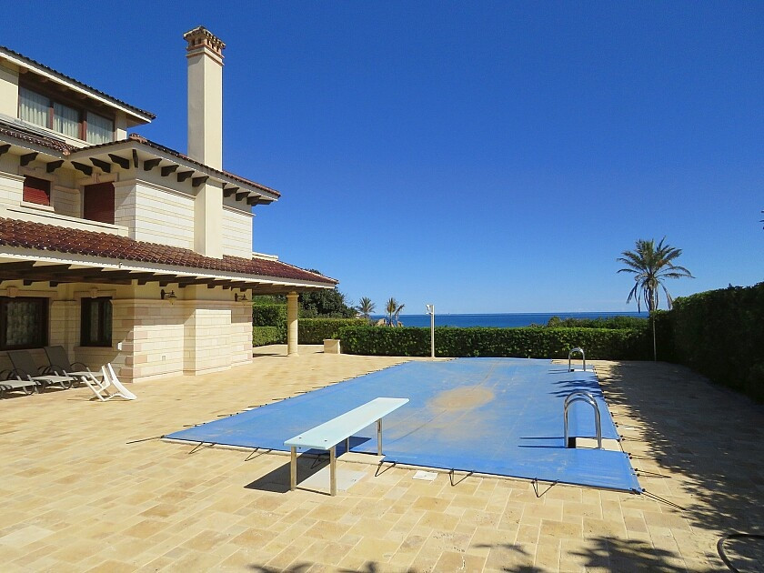For sale - 7 Bedroom 7 Bathroom House - Detached Villa in Orihuela - Cabo Roig  - Alicante