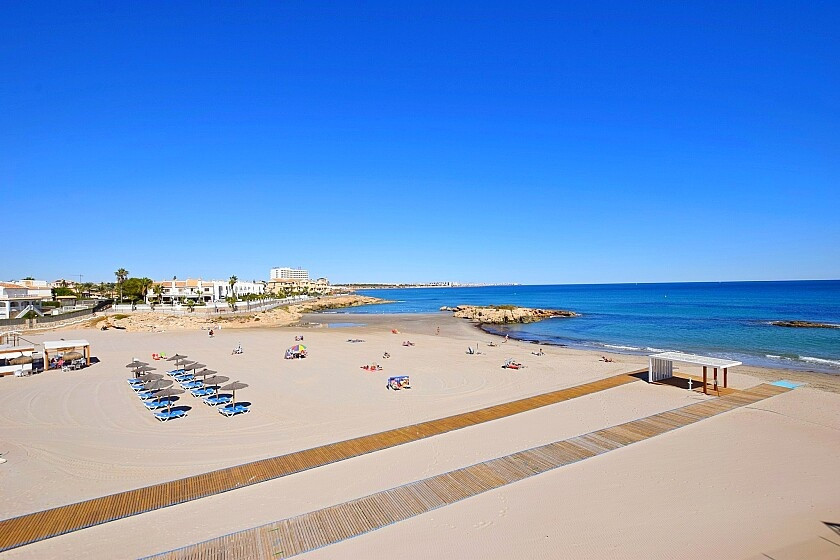 For sale - 7 Bedroom 7 Bathroom House - Detached Villa in Orihuela - Cabo Roig  - Alicante