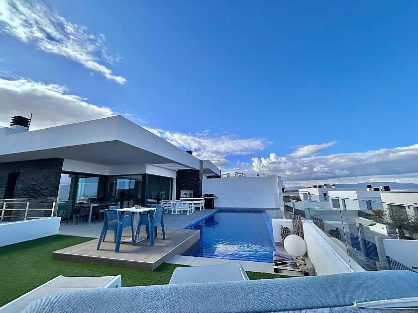 For sale - 3 Bedroom 3 Bathroom House - Detached Villa in Rojales - Ciudad Quesada  - Alicante