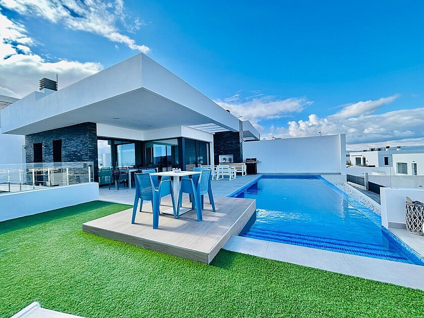 For sale - 3 Bedroom 3 Bathroom House - Detached Villa in Rojales - Ciudad Quesada  - Alicante