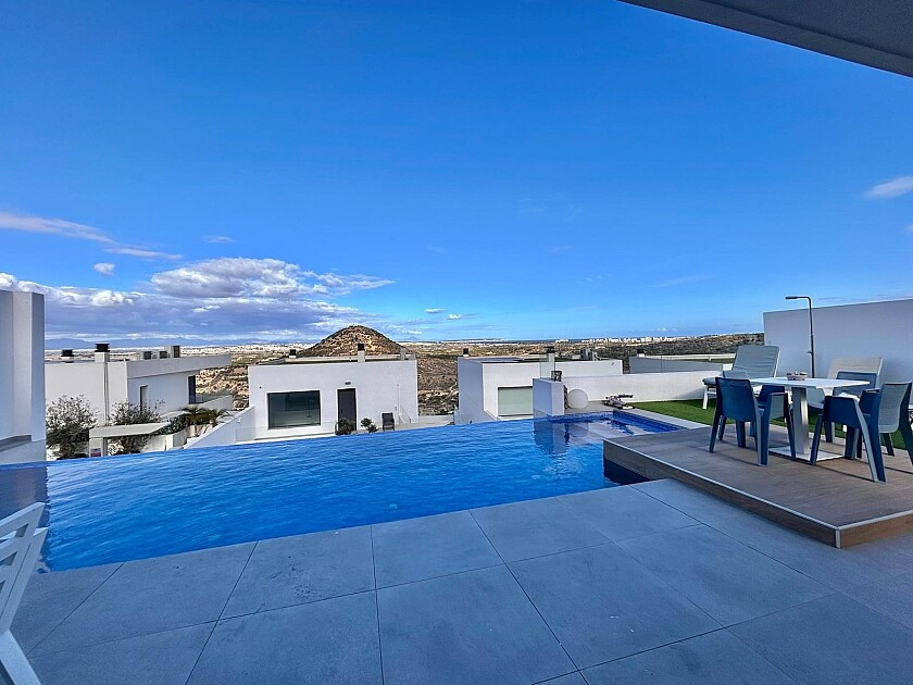 For sale - 3 Bedroom 3 Bathroom House - Detached Villa in Rojales - Ciudad Quesada  - Alicante