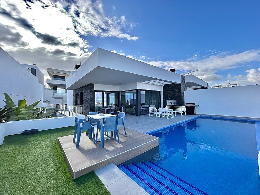 For sale - 3 Bedroom 3 Bathroom House - Detached Villa in Rojales - Ciudad Quesada  - Alicante