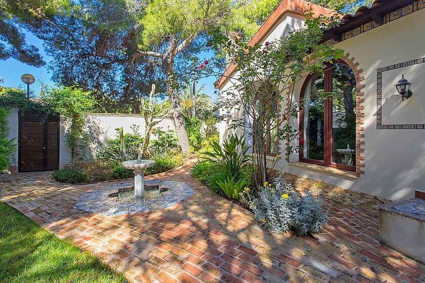 For sale - 4 Bedroom 3 Bathroom House - Detached Villa in Orihuela - Punta Prima  - Alicante