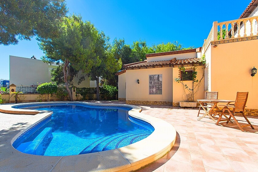 For sale - 4 Bedroom 3 Bathroom House - Detached Villa in Orihuela - Punta Prima  - Alicante