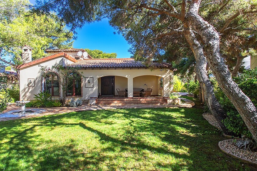 For sale - 4 Bedroom 3 Bathroom House - Detached Villa in Orihuela - Punta Prima  - Alicante