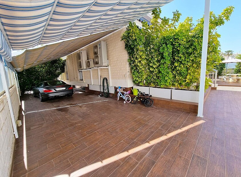 For sale - 5 Bedroom 4 Bathroom House - Detached Villa in Torrevieja - La Mata  - Alicante