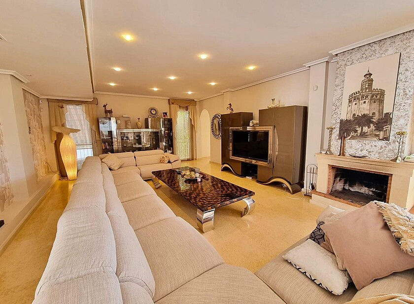 For sale - 5 Bedroom 4 Bathroom House - Detached Villa in Torrevieja - La Mata  - Alicante