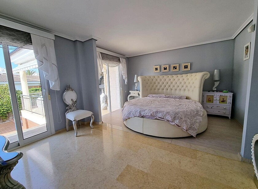 For sale - 5 Bedroom 4 Bathroom House - Detached Villa in Torrevieja - La Mata  - Alicante