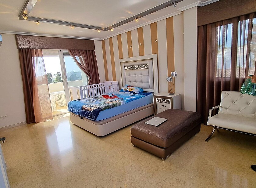 For sale - 5 Bedroom 4 Bathroom House - Detached Villa in Torrevieja - La Mata  - Alicante