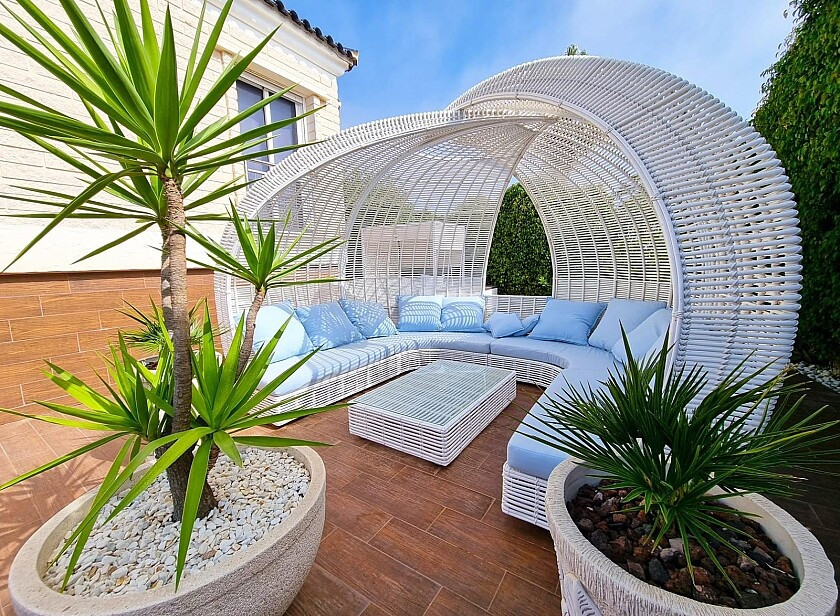 For sale - 5 Bedroom 4 Bathroom House - Detached Villa in Torrevieja - La Mata  - Alicante