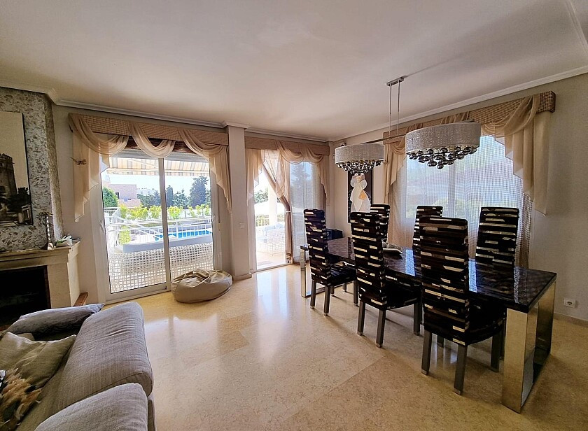 For sale - 5 Bedroom 4 Bathroom House - Detached Villa in Torrevieja - La Mata  - Alicante
