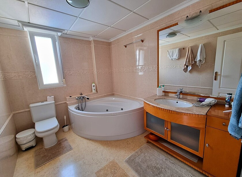 For sale - 5 Bedroom 4 Bathroom House - Detached Villa in Torrevieja - La Mata  - Alicante