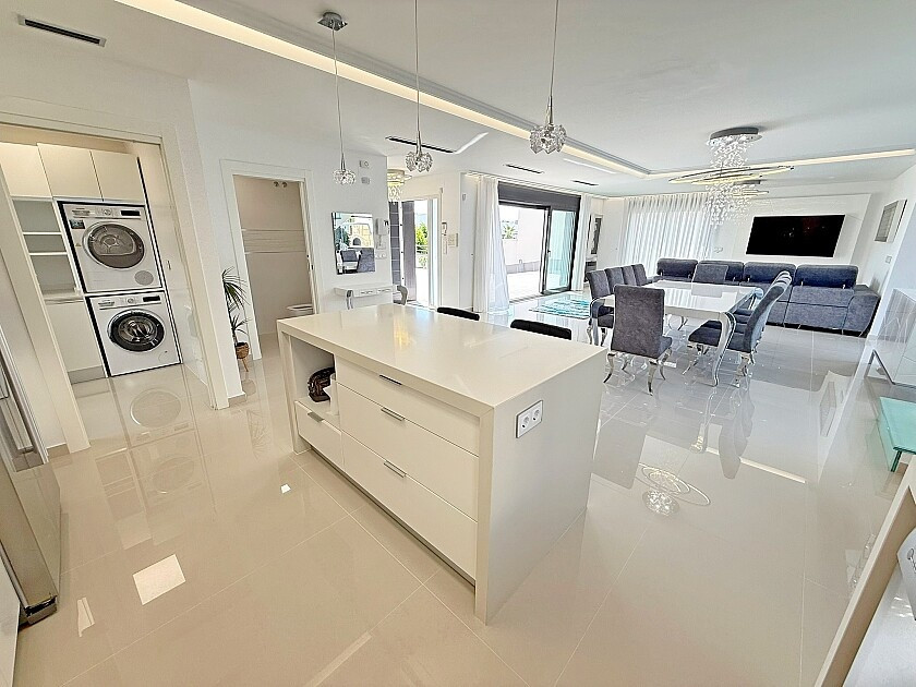 For sale - 5 Bedroom 4 Bathroom House - Detached Villa in San Miguel de Salinas - San Miguel de Salinas Centro  - Alicante