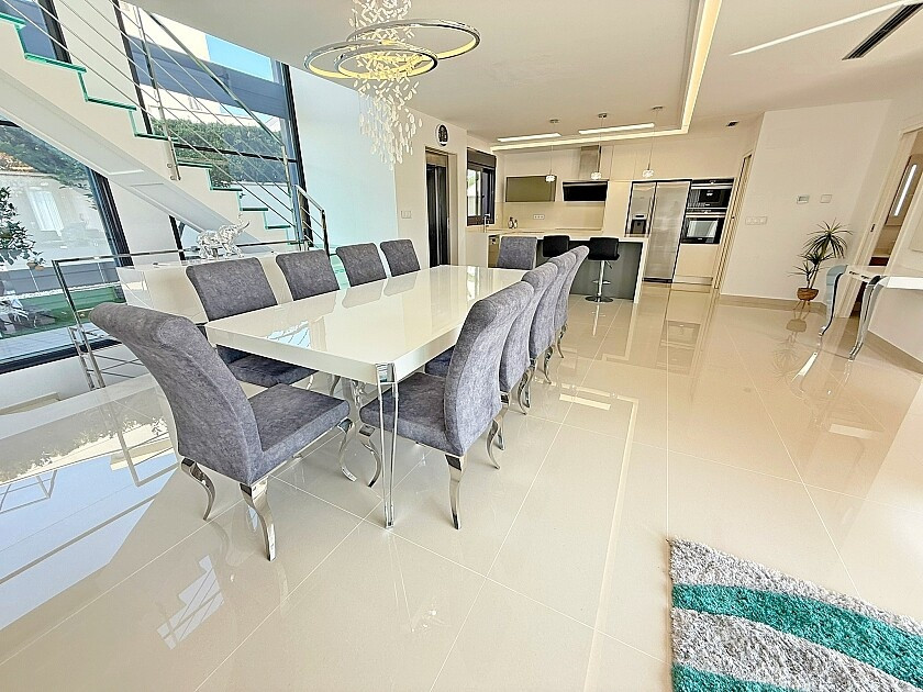 For sale - 5 Bedroom 4 Bathroom House - Detached Villa in San Miguel de Salinas - San Miguel de Salinas Centro  - Alicante