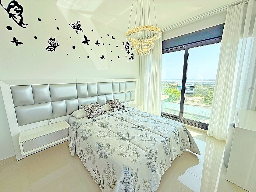 For sale - 5 Bedroom 4 Bathroom House - Detached Villa in San Miguel de Salinas - San Miguel de Salinas Centro  - Alicante