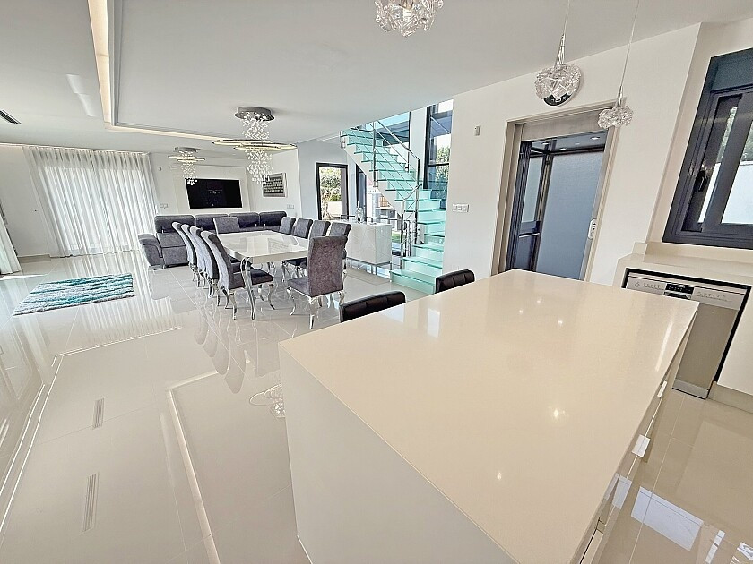 For sale - 5 Bedroom 4 Bathroom House - Detached Villa in San Miguel de Salinas - San Miguel de Salinas Centro  - Alicante