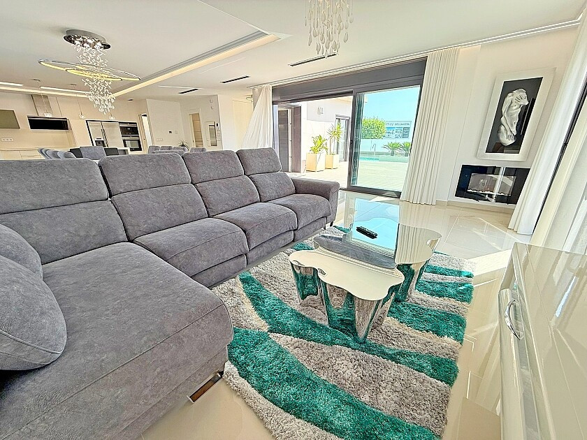 For sale - 5 Bedroom 4 Bathroom House - Detached Villa in San Miguel de Salinas - San Miguel de Salinas Centro  - Alicante