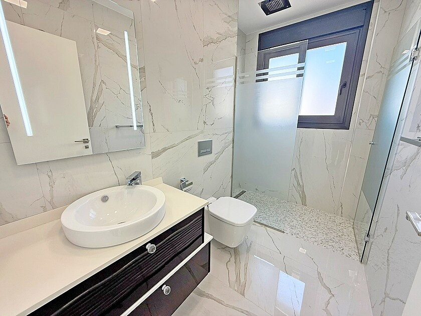 For sale - 5 Bedroom 4 Bathroom House - Detached Villa in San Miguel de Salinas - San Miguel de Salinas Centro  - Alicante