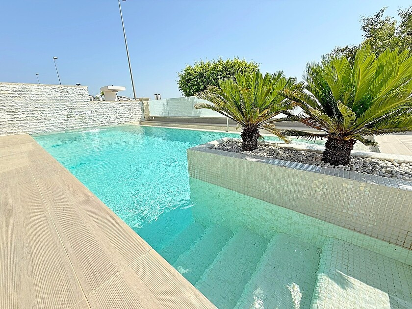 For sale - 5 Bedroom 4 Bathroom House - Detached Villa in San Miguel de Salinas - San Miguel de Salinas Centro  - Alicante