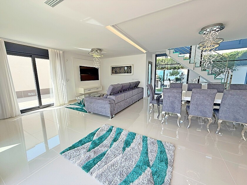 For sale - 5 Bedroom 4 Bathroom House - Detached Villa in San Miguel de Salinas - San Miguel de Salinas Centro  - Alicante