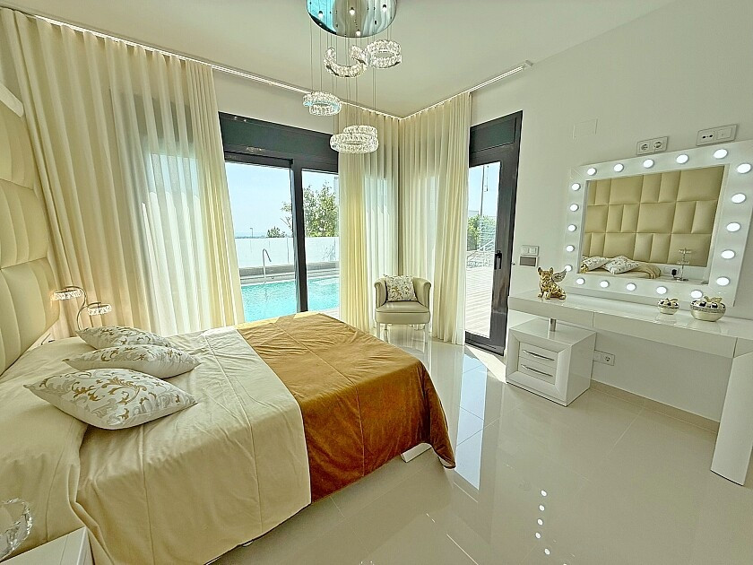 For sale - 5 Bedroom 4 Bathroom House - Detached Villa in San Miguel de Salinas - San Miguel de Salinas Centro  - Alicante