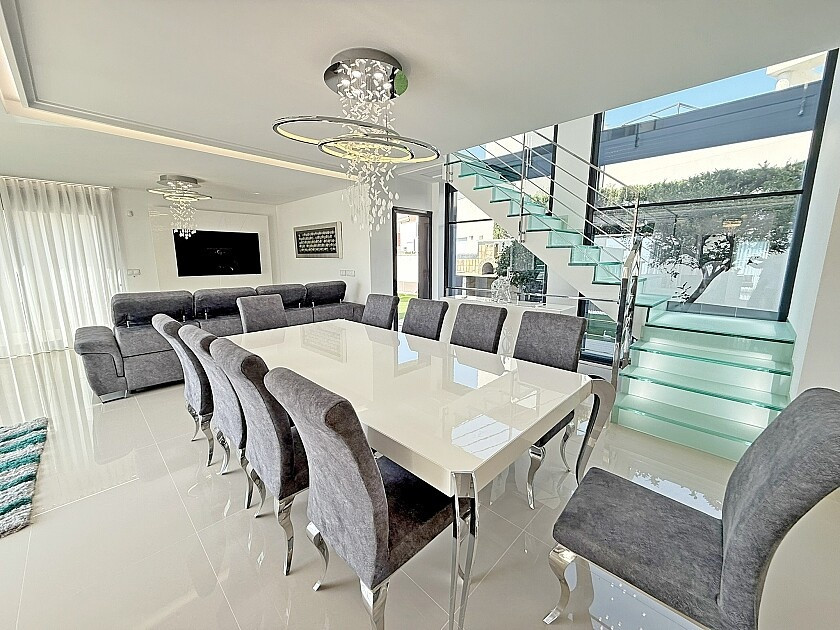 For sale - 5 Bedroom 4 Bathroom House - Detached Villa in San Miguel de Salinas - San Miguel de Salinas Centro  - Alicante