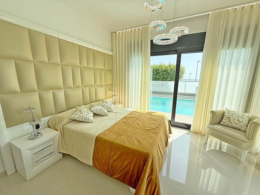 For sale - 5 Bedroom 4 Bathroom House - Detached Villa in San Miguel de Salinas - San Miguel de Salinas Centro  - Alicante