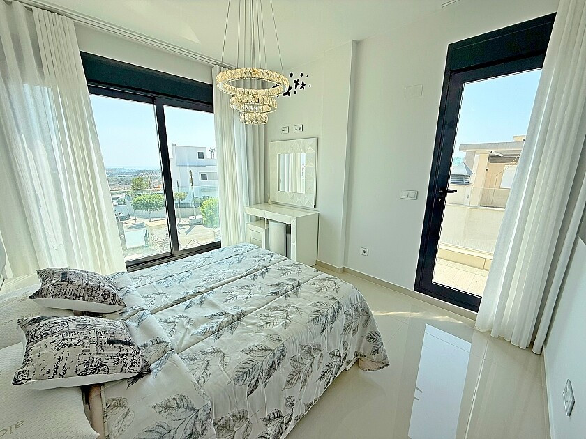 For sale - 5 Bedroom 4 Bathroom House - Detached Villa in San Miguel de Salinas - San Miguel de Salinas Centro  - Alicante