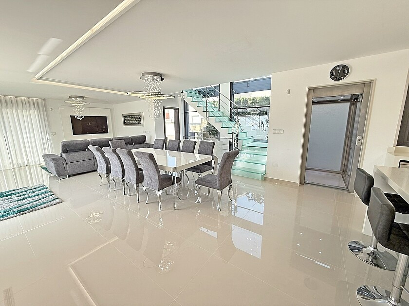 For sale - 5 Bedroom 4 Bathroom House - Detached Villa in San Miguel de Salinas - San Miguel de Salinas Centro  - Alicante