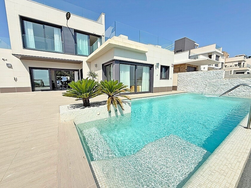 5 Bedroom 4 Bathroom House - Detached Villa in San Miguel de Salinas