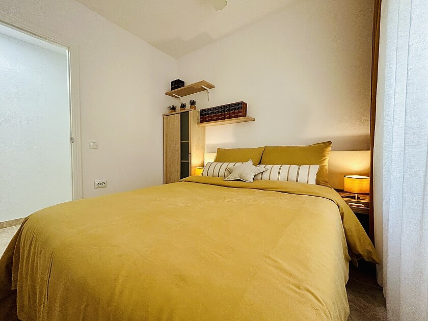 For sale - 3 Bedroom 2 Bathroom Apartment - Middle Floor Apartment in Torrevieja - Torrevieja Centro  - Alicante