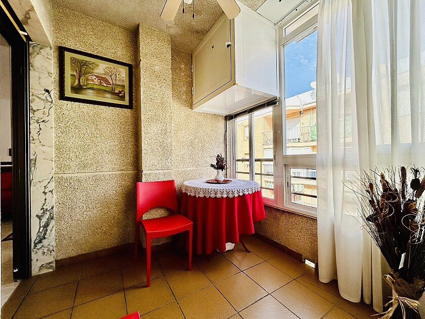 For sale - 3 Bedroom 2 Bathroom Apartment - Middle Floor Apartment in Torrevieja - Torrevieja Centro  - Alicante