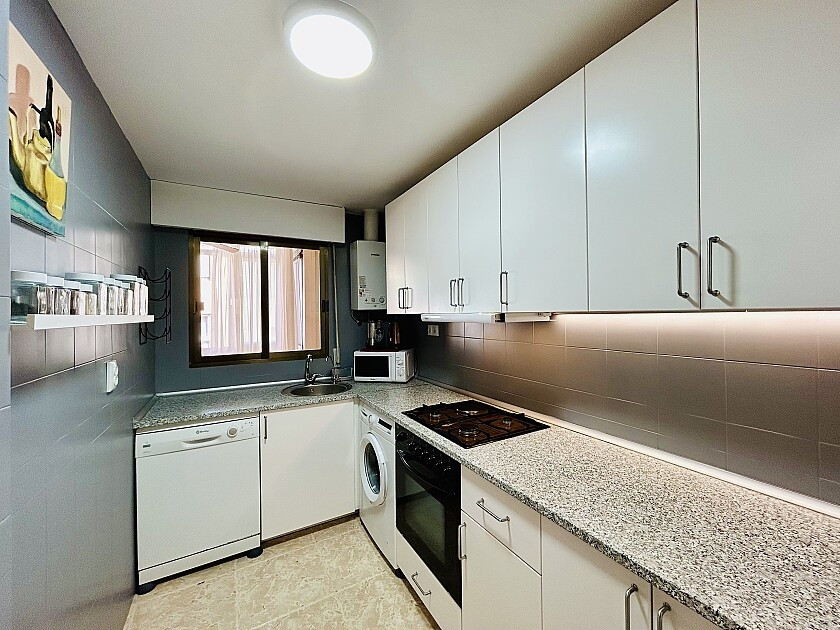 For sale - 3 Bedroom 2 Bathroom Apartment - Middle Floor Apartment in Torrevieja - Torrevieja Centro  - Alicante