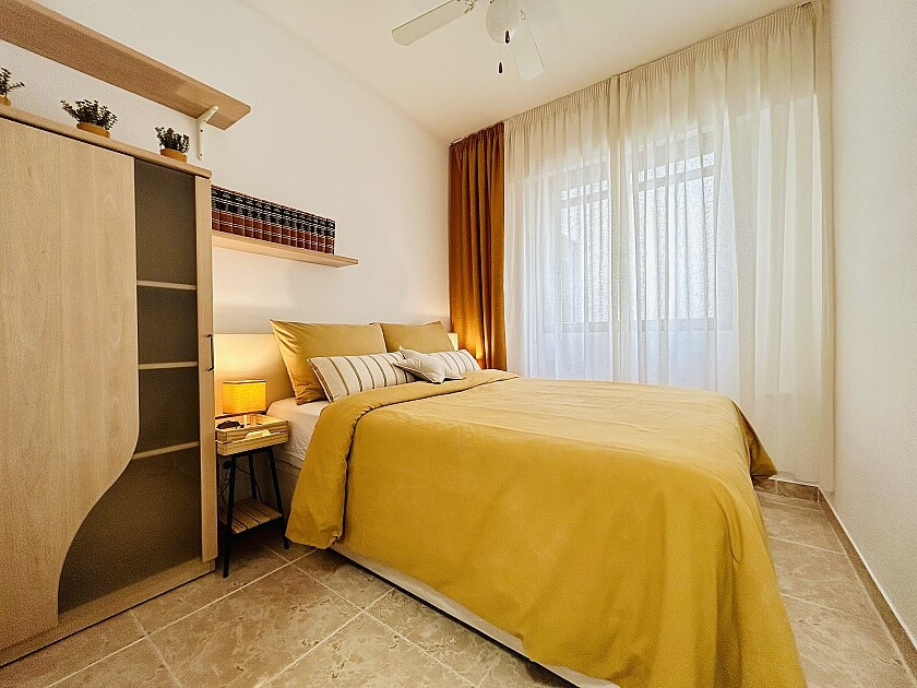 For sale - 3 Bedroom 2 Bathroom Apartment - Middle Floor Apartment in Torrevieja - Torrevieja Centro  - Alicante
