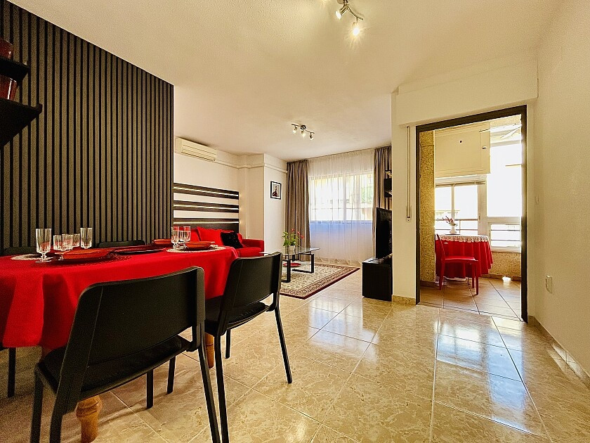 For sale - 3 Bedroom 2 Bathroom Apartment - Middle Floor Apartment in Torrevieja - Torrevieja Centro  - Alicante