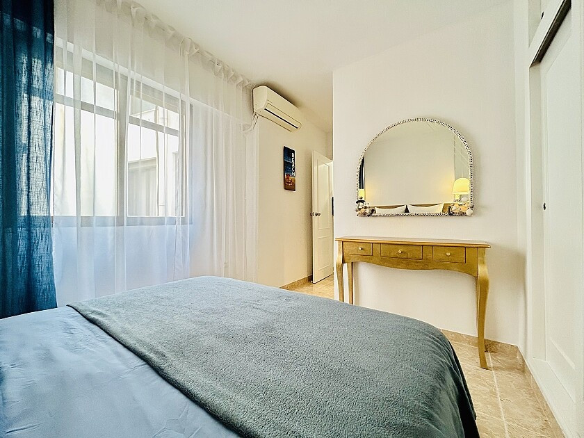 For sale - 3 Bedroom 2 Bathroom Apartment - Middle Floor Apartment in Torrevieja - Torrevieja Centro  - Alicante