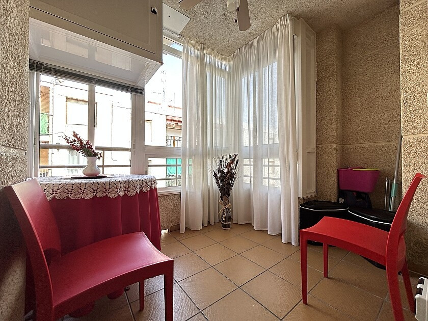 For sale - 3 Bedroom 2 Bathroom Apartment - Middle Floor Apartment in Torrevieja - Torrevieja Centro  - Alicante