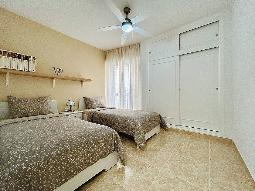 For sale - 3 Bedroom 2 Bathroom Apartment - Middle Floor Apartment in Torrevieja - Torrevieja Centro  - Alicante