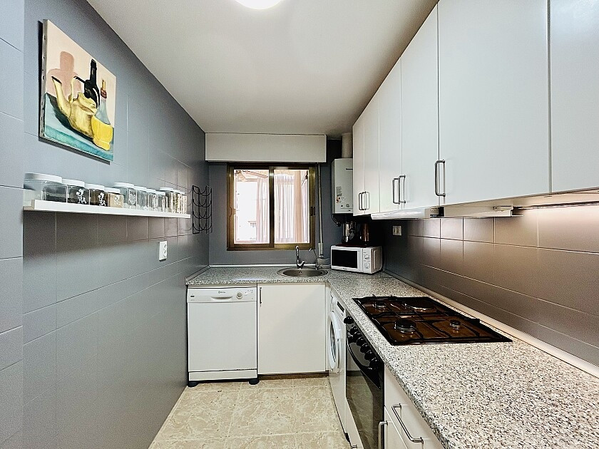 For sale - 3 Bedroom 2 Bathroom Apartment - Middle Floor Apartment in Torrevieja - Torrevieja Centro  - Alicante