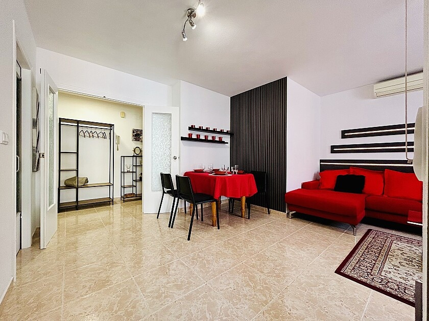 For sale - 3 Bedroom 2 Bathroom Apartment - Middle Floor Apartment in Torrevieja - Torrevieja Centro  - Alicante