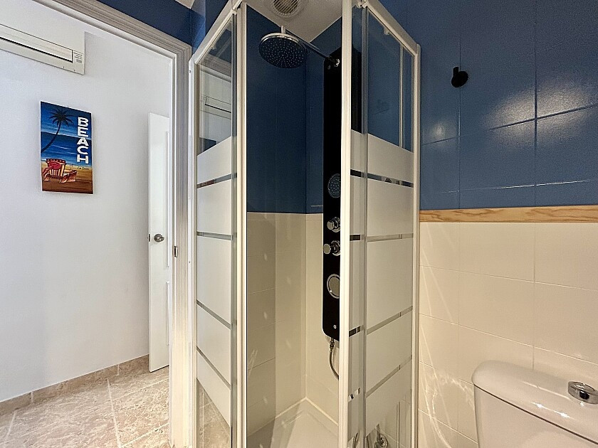 For sale - 3 Bedroom 2 Bathroom Apartment - Middle Floor Apartment in Torrevieja - Torrevieja Centro  - Alicante