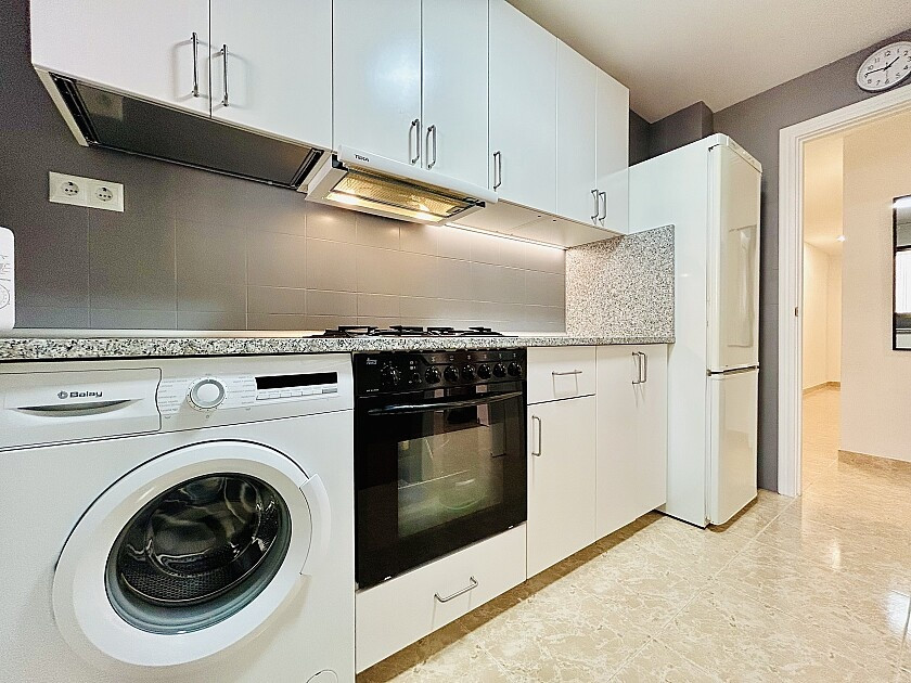 For sale - 3 Bedroom 2 Bathroom Apartment - Middle Floor Apartment in Torrevieja - Torrevieja Centro  - Alicante