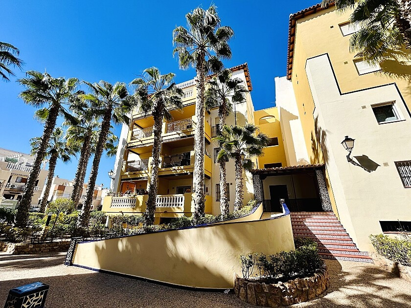 For sale - 2 Bedroom 1 Bathroom Apartment - Ground Floor Apartment in Torrevieja - Playa de los Locos  - Alicante