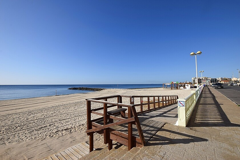 For sale - 2 Bedroom 1 Bathroom Apartment - Ground Floor Apartment in Torrevieja - Playa de los Locos  - Alicante