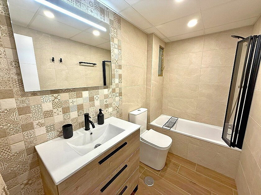For sale - 3 Bedroom 2 Bathroom Apartment - Middle Floor Apartment in San Pedro del Pinatar - Lo Pagan  - Murcia
