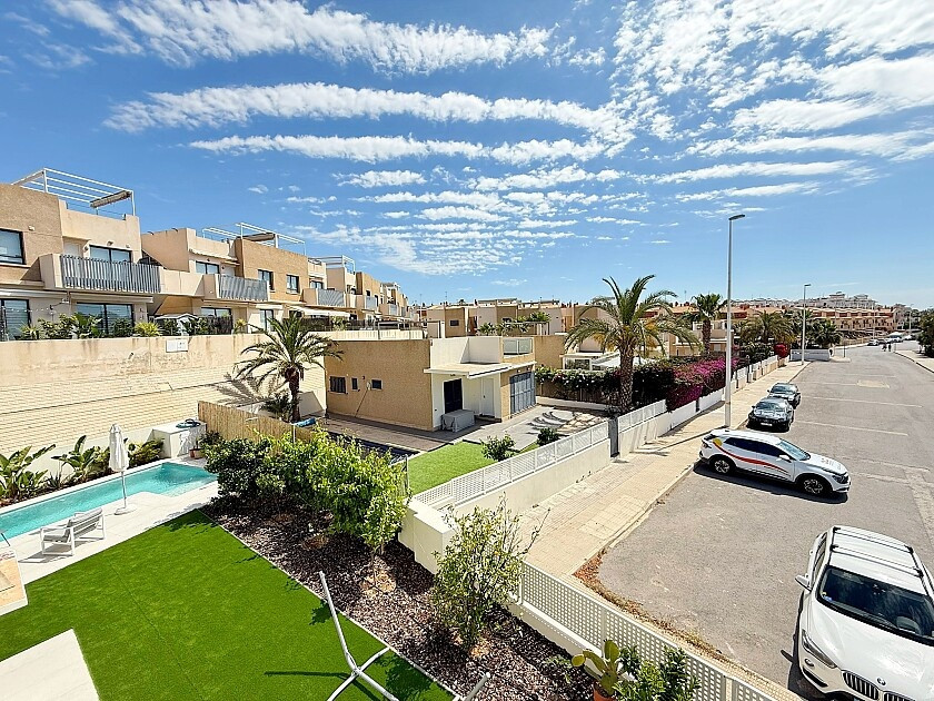 For sale - 3 Bedroom 2 Bathroom House - Detached Villa in Orihuela - La Zenia  - Alicante
